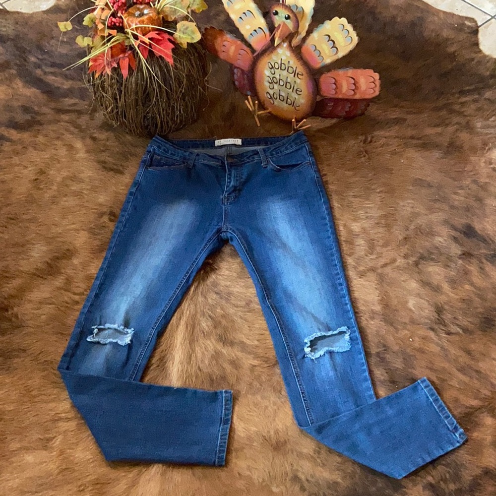 Junior size women’s By Together skinny jeans.